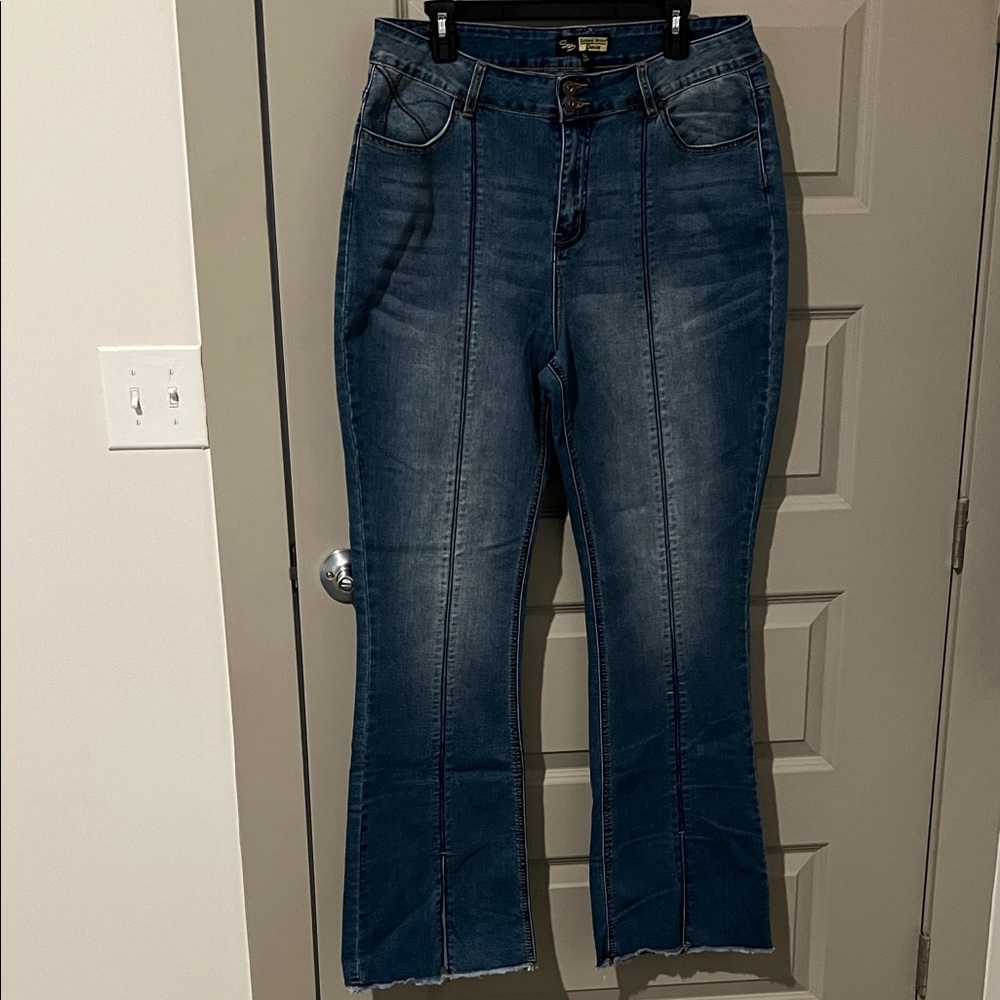 Flare Leg Jeans! Embroidered Pocket! Highrise Stretch Wide Leg Frayed Slits BOHO